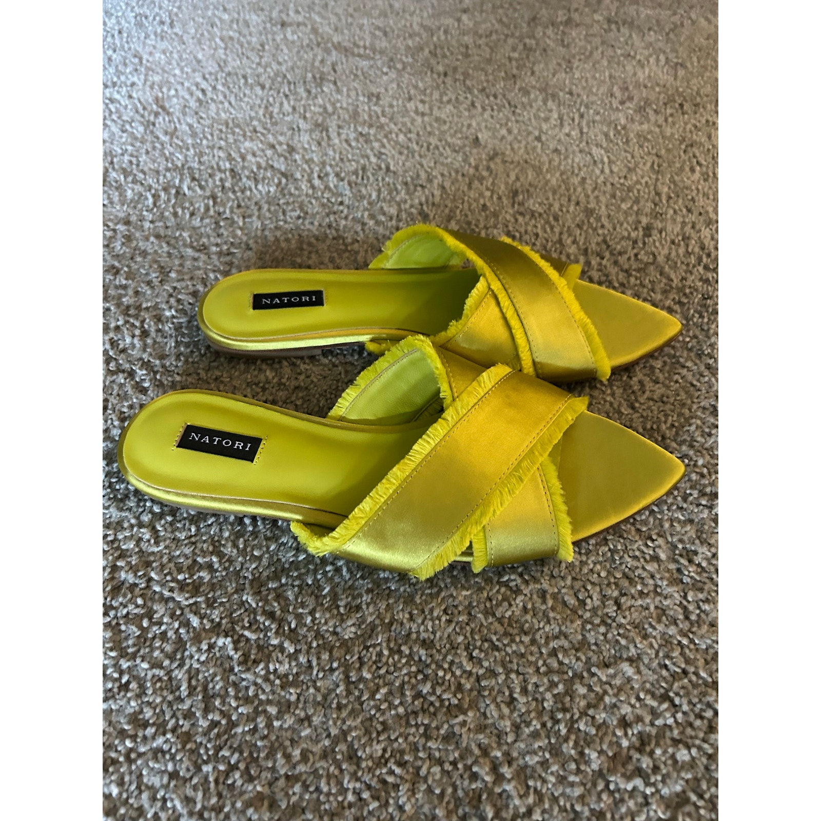 Natori Wayu Satin Fringe Cross Slide Sandals In Chartreuse. Size 7m — image 3 of 5